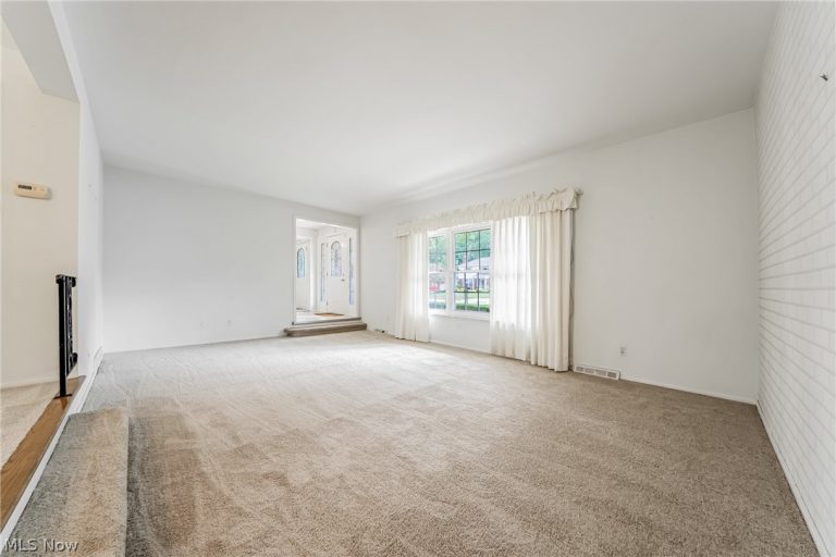 9474 Stoney Creek Lane, Parma Heights, OH - Photo 6