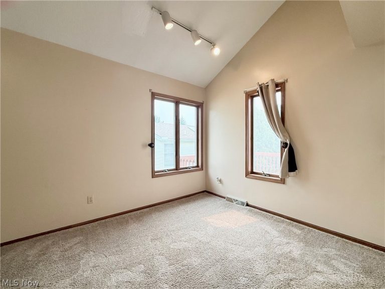 7673 Buchanan Drive, Youngstown, OH - Photo 5
