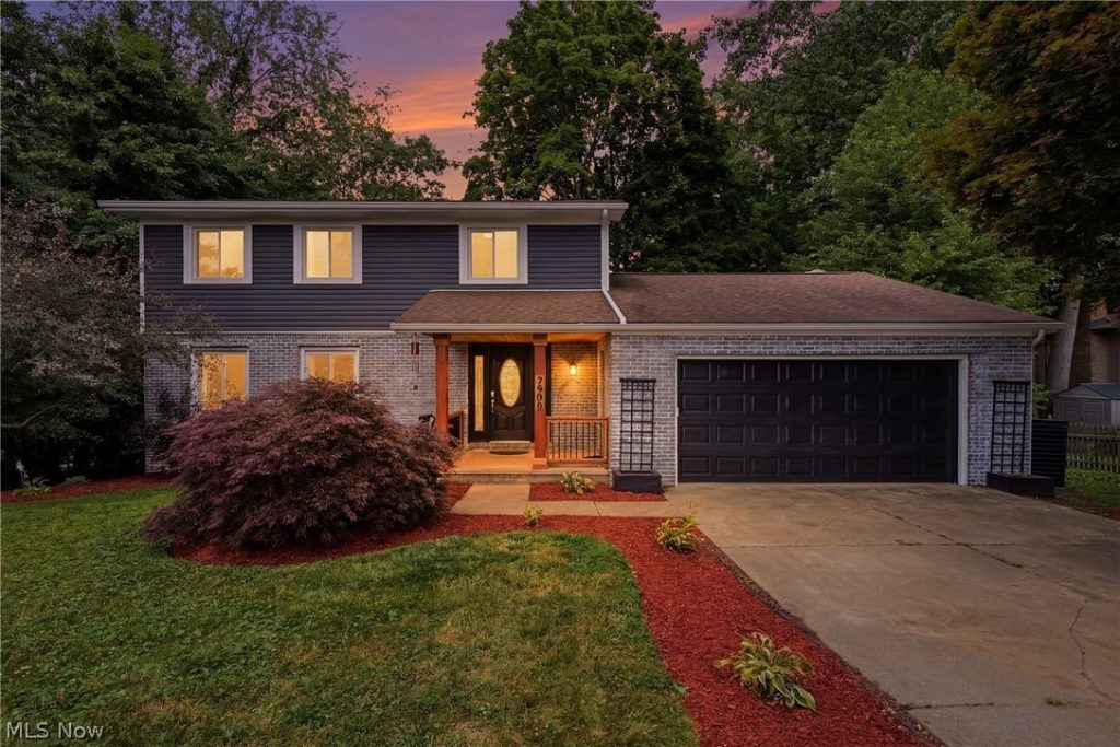 7909 Lake O Springs Avenue, North Canton, OH