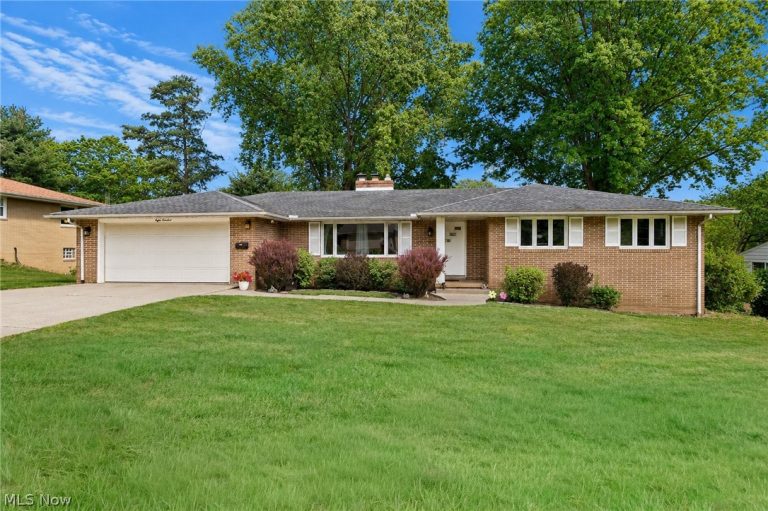 800 Woodview Drive, Massillon, OH - Photo 2