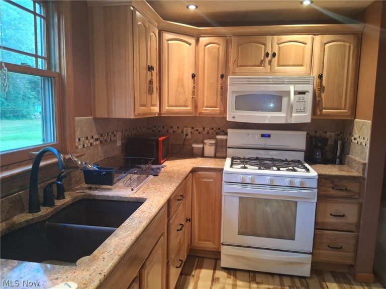 2691 Elizabeth Drive, Lordstown, OH - Photo 6