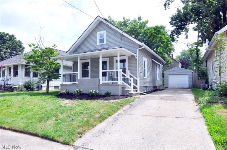 557 Wesleyan Avenue, Barberton, OH, 44203