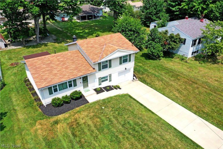 3819 Adrian Drive, Warren, OH - Photo 4