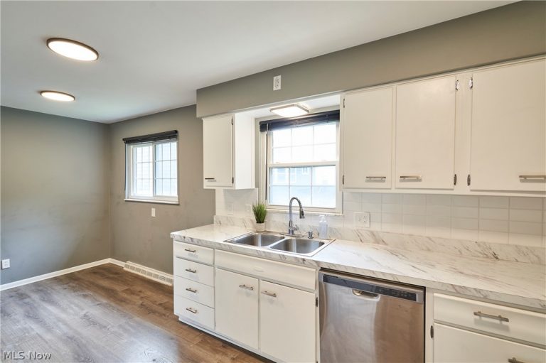 1500 Marlowe Avenue, Akron, OH - Photo 4