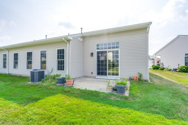 38087 Burrard Lane, Willoughby, OH - Photo 2