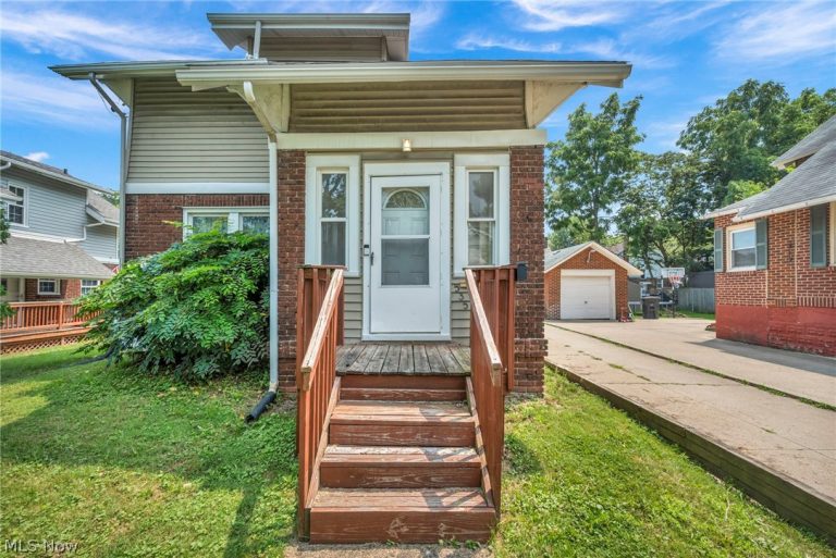 535 Brittain Road, Akron, OH - Photo 2