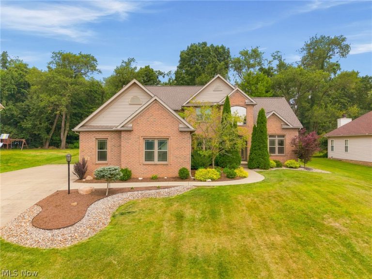 2559 Chadwell Circle, North Canton, OH, 44720