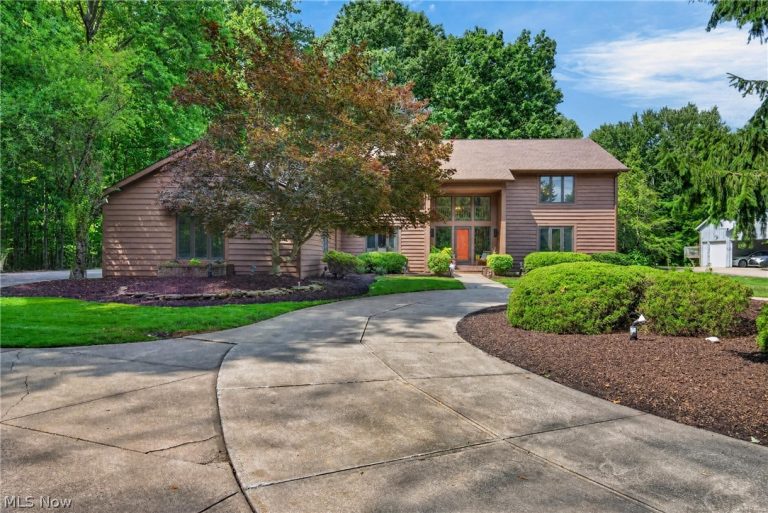 2571 Cedarwood Road, Pepper Pike, OH - Photo 2