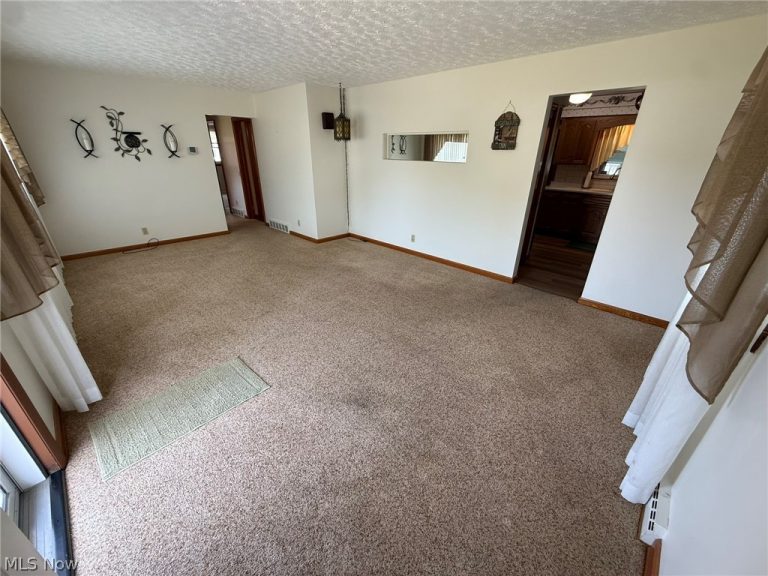 1031 Kaderly Street, New Philadelphia, OH - Photo 2