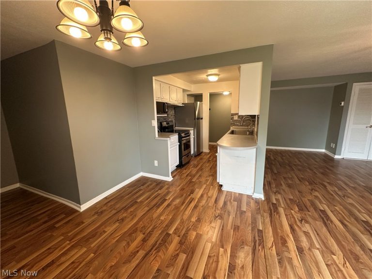 21881 River Oaks Drive, Rocky River, OH - Photo 8