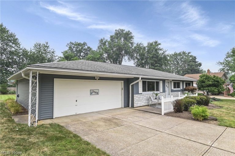 13366 Richards Drive, Strongsville, OH - Photo 2