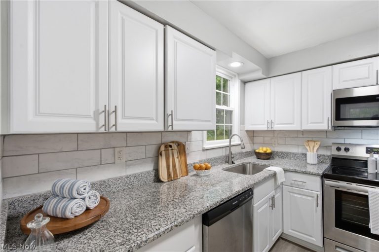 3556 Meadowbrook Boulevard, Cleveland Heights, OH - Photo 8