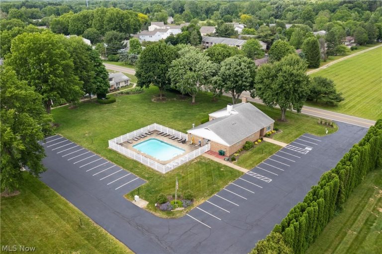 3959 Townhouse Lane, Uniontown, OH - Photo 5