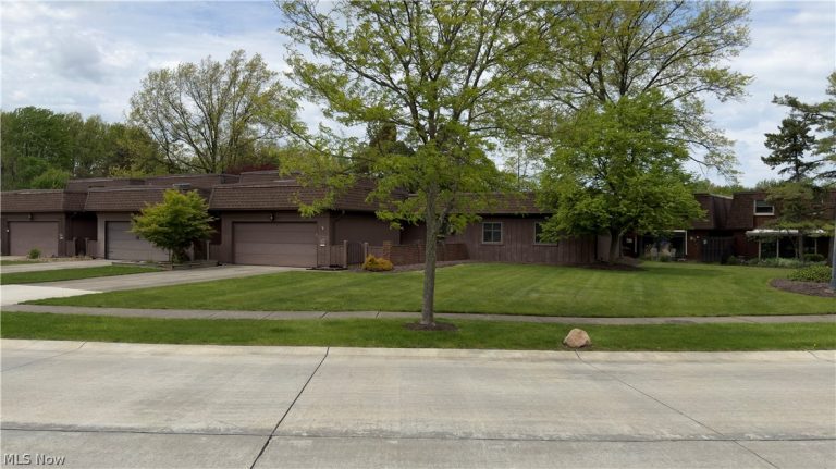 19224 Idlewood Trail, Strongsville, OH - Photo 2
