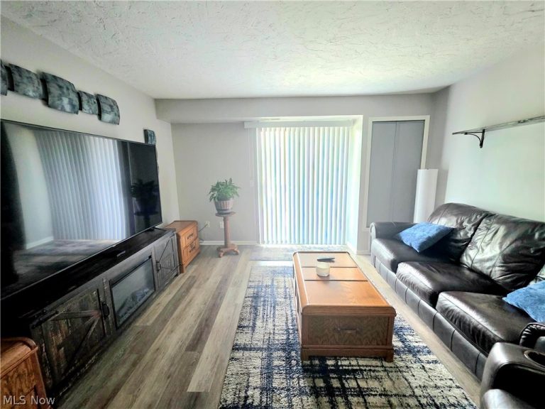 4615 Oak Hill Boulevard #208, Lorain, OH - Photo 3