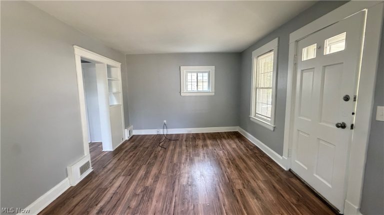5221 Milo Avenue, Maple Heights, OH - Photo 3