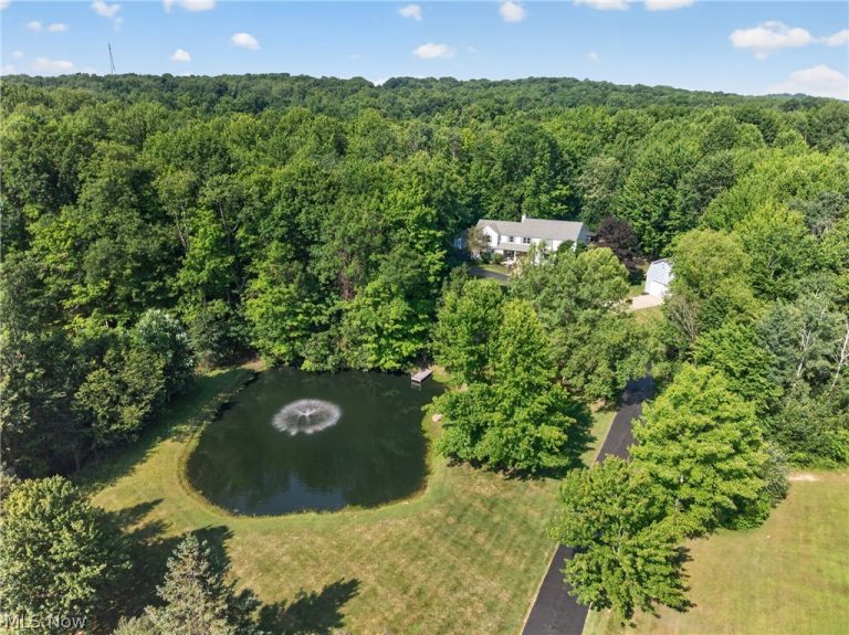 9610 Fox Meadow Lane, Chardon, OH - Photo 2