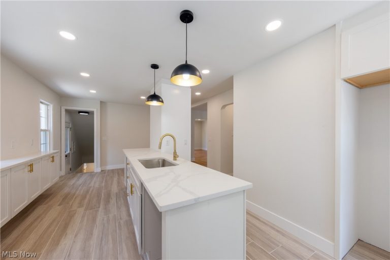 17606 Chagrin Boulevard, Shaker Heights, OH - Photo 3