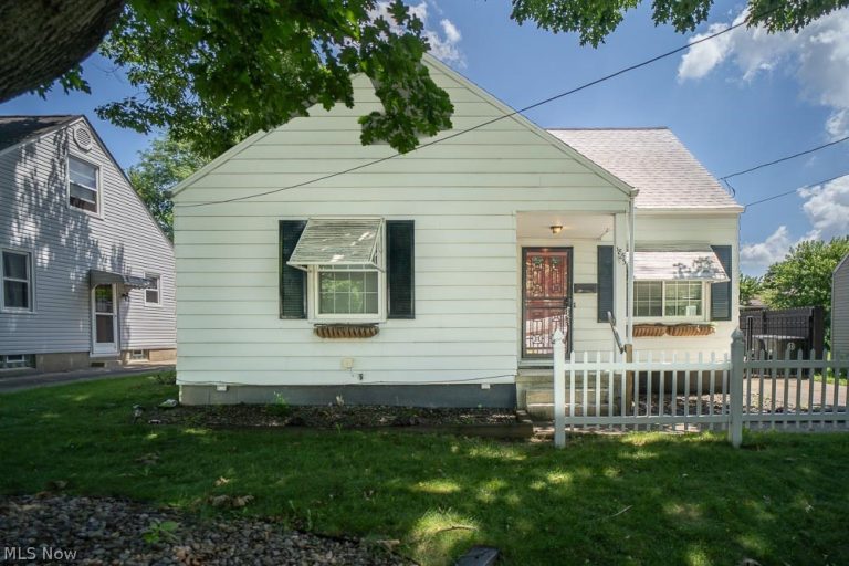 1853 Evergreen Avenue, Akron, OH - Photo 2