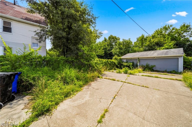 9512 Easton Avenue, Cleveland, OH - Photo 3
