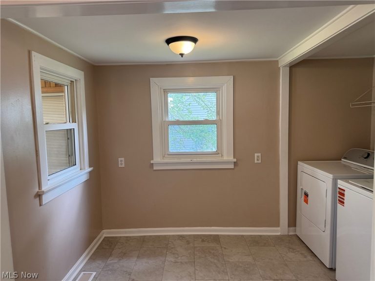 6917 Daisy Avenue, Brecksville, OH - Photo 8