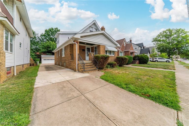 19541 Naumann Avenue, Euclid, OH - Photo 2