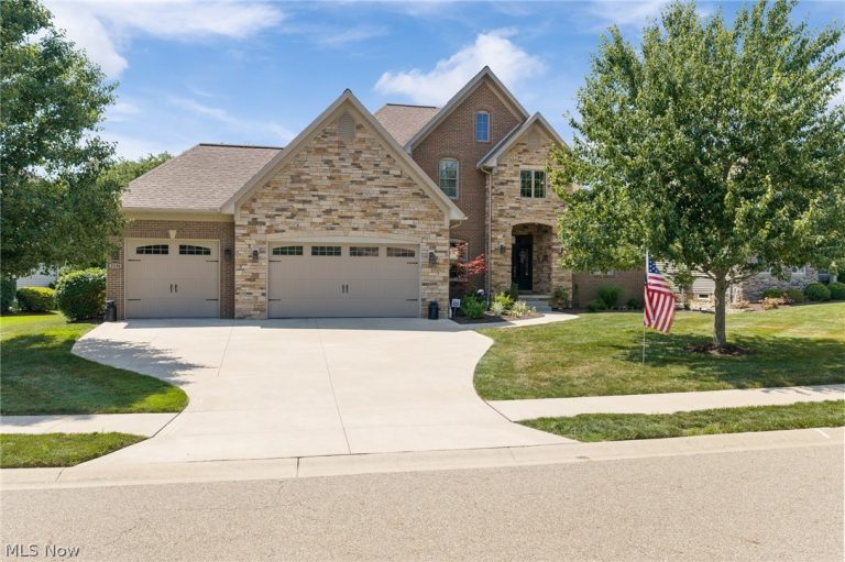 1136 Laurel Green Drive, North Canton, OH, 44720