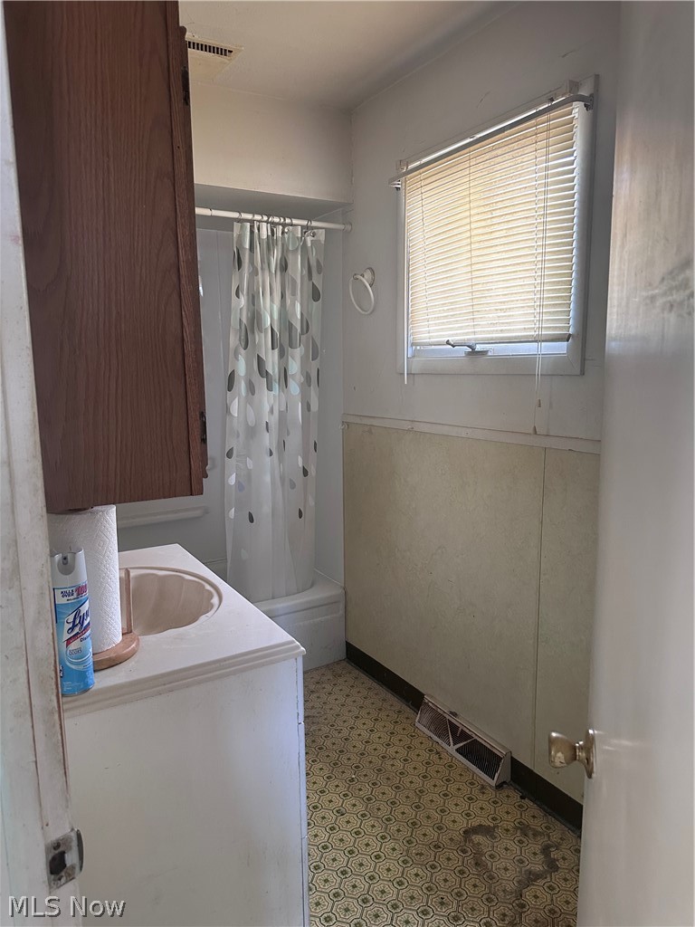456 New York Avenue, Sebring, OH - Photo 4