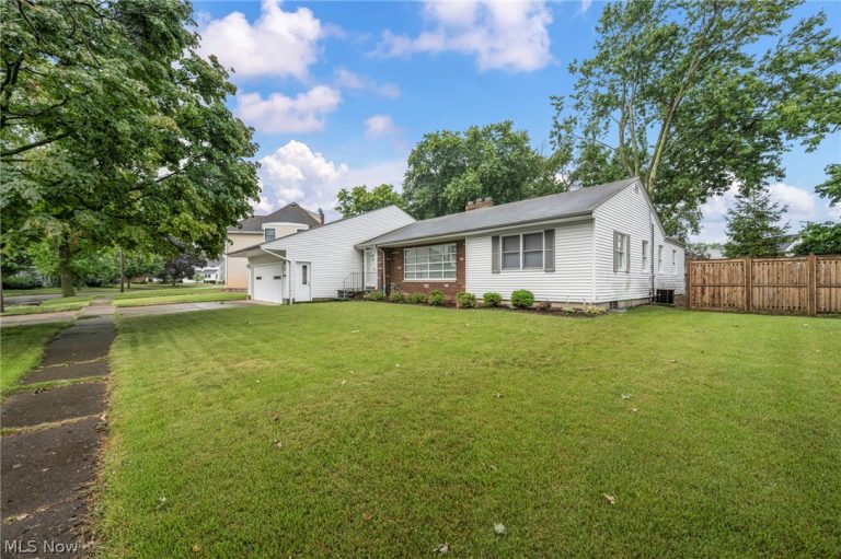 1030 Hillsdale Avenue, Lorain, OH - Photo 2