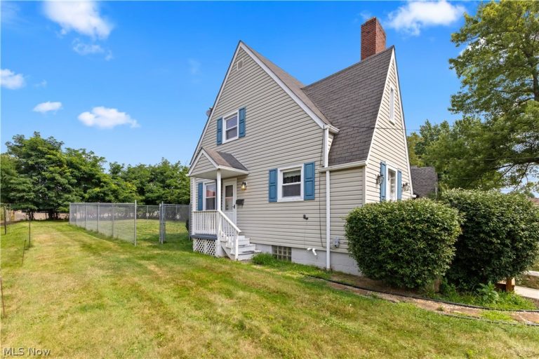 3821 Lindberg Way, Weirton, WV - Photo 4