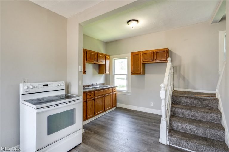 12937 Erwin Avenue, Cleveland, OH - Photo 8