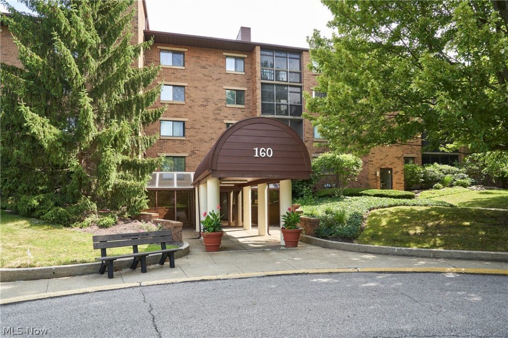 160 Fox Hollow Drive #306, Mayfield Heights, OH