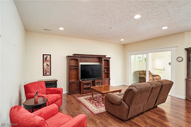 531 Arbor Lane, Akron, OH - Photo 8