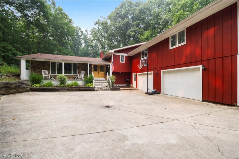 2124 Hinckley Hills Road, Hinckley, OH - Photo 2