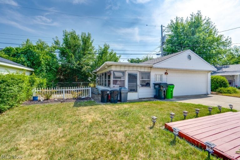 13304 Woodward Boulevard, Garfield Heights, OH - Photo 8