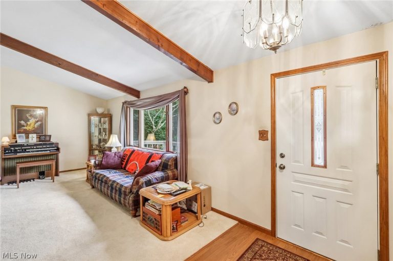 8127 Rolling Brook Road, Sagamore Hills, OH - Photo 5