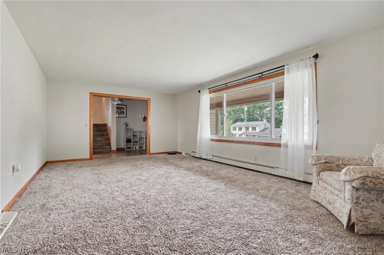 8524 Sleepy Hollow Drive, Warren, OH - Photo 6