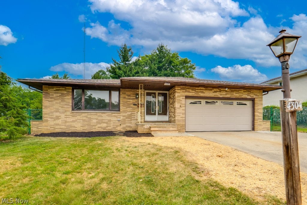 4304 Tamarack Drive, Parma, OH