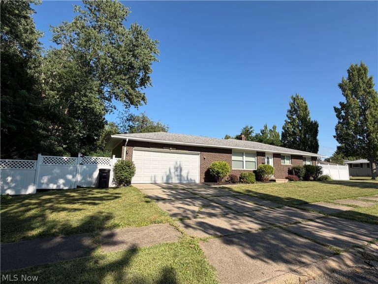 4725 Eric Avenue, Cleveland, OH - Photo 2