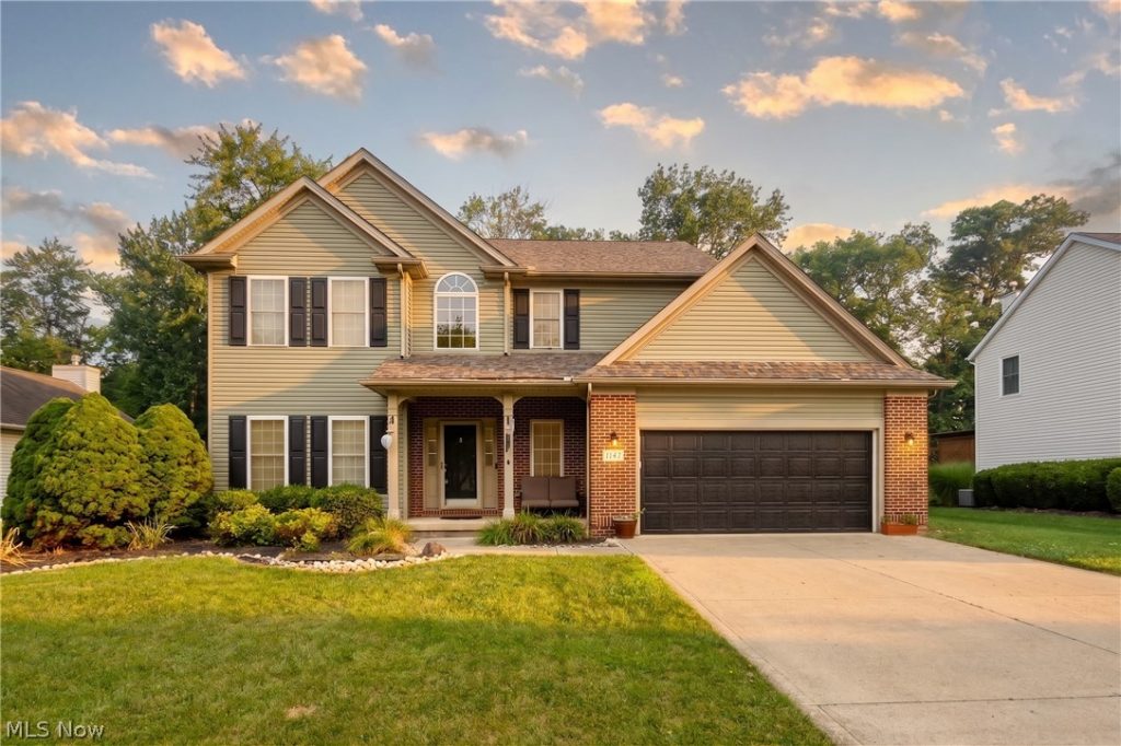 1147 Dover Drive, Medina, OH
