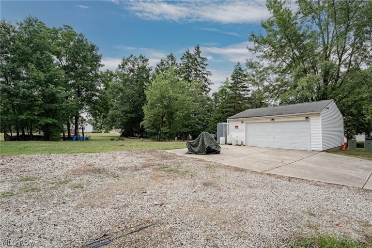 5570 Dunham Road, Maple Heights, OH - Photo 4