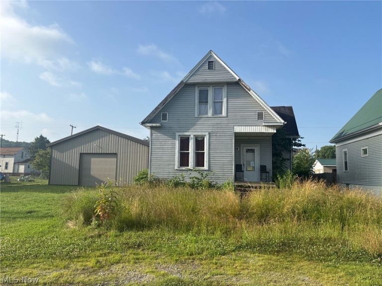 420 4th Street, Uhrichsville, OH, 44683