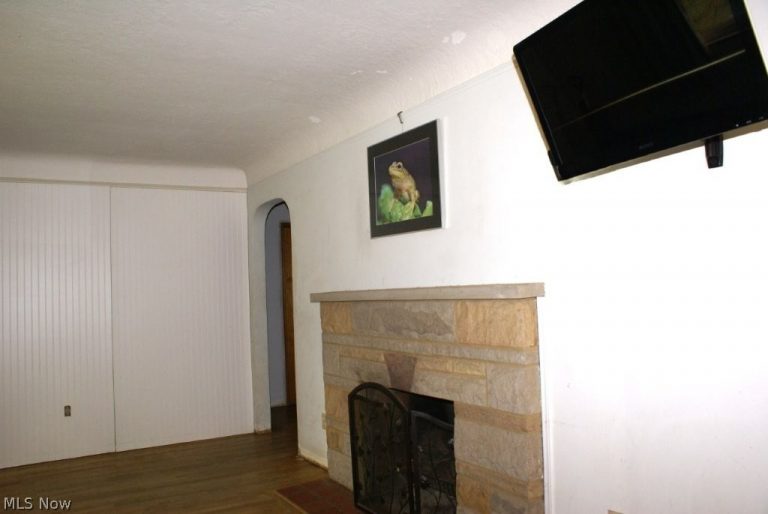 24140 Gessner Road, North Olmsted, OH - Photo 2