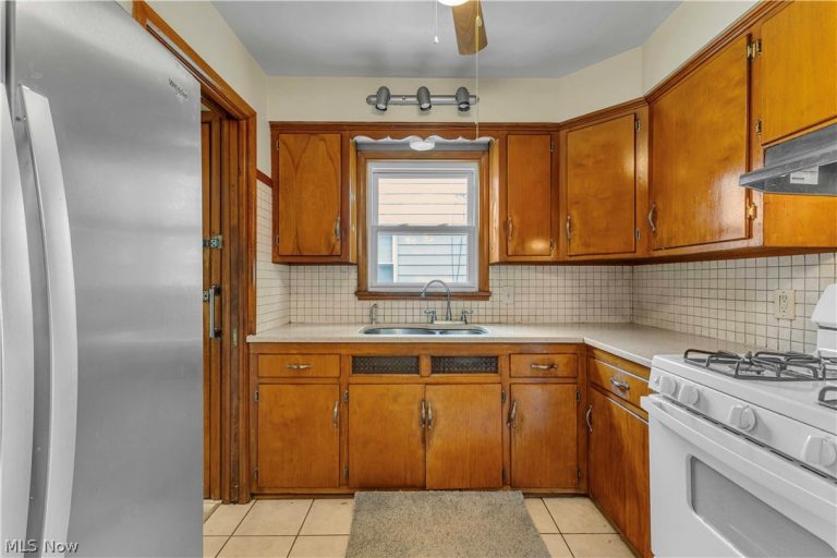 24 Leyton Road, Bedford, OH - Photo 6