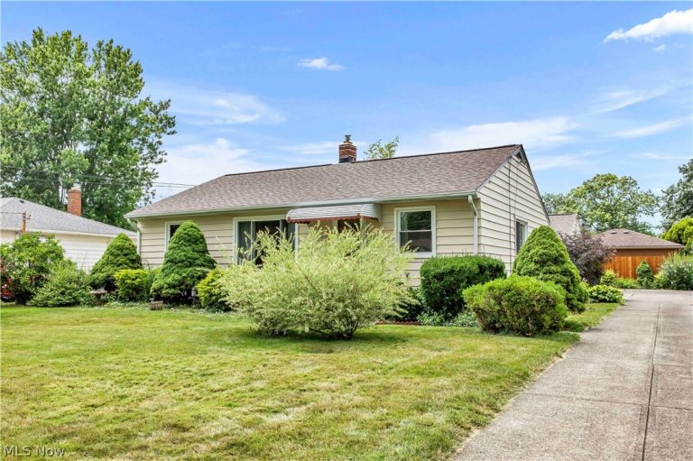 6676 Mackenzie, North Olmsted, OH - Photo 2