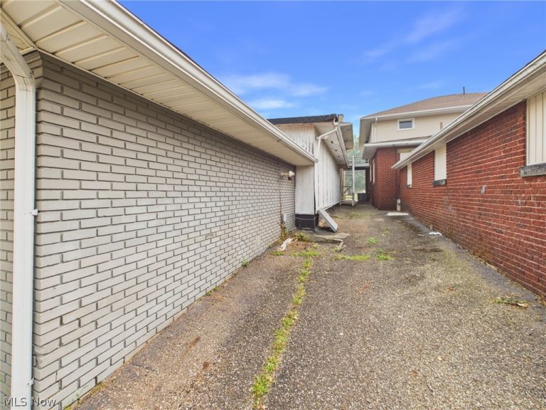 2529 Cleveland Avenue, Canton, OH - Photo 5