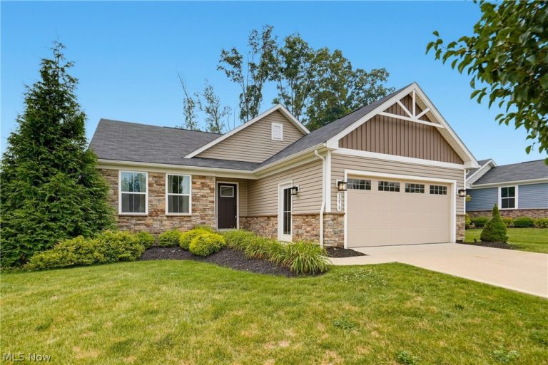 1270 Hidden Lake Boulevard, Akron, OH - Photo 2
