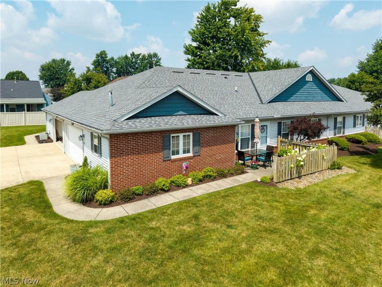 519 Heather Woods Drive, Elyria, OH - Photo 5