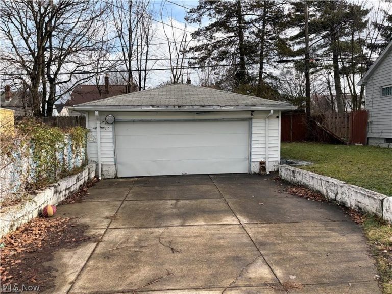 3895 151st Street, Cleveland, OH - Photo 8