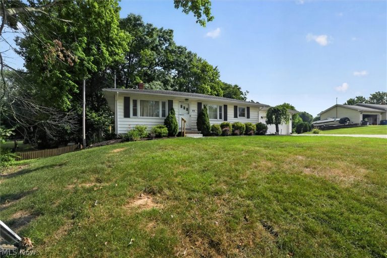 673 Knollwood Drive, Green, OH - Photo 4
